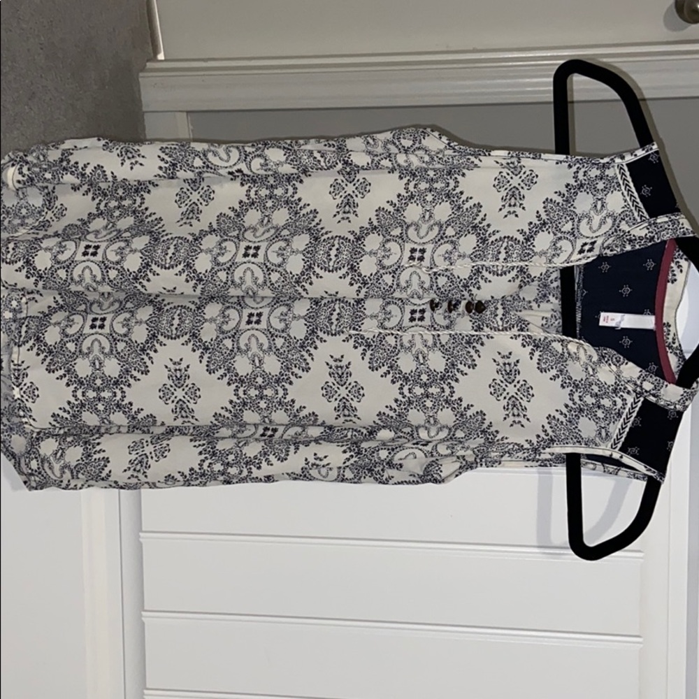 Sleeveless blouse